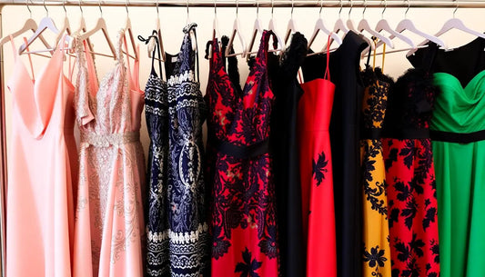 Les Robes de Cocktail Incontournables de 2025: Guide des Styles et Couleurs pour Éblouir à Chaque Événement Spécial